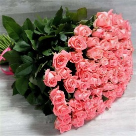 51 розовых роз